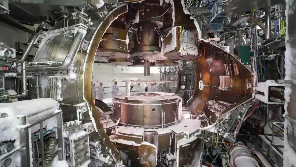 ITER tokamak managing extreme temperatures from minus 269 degrees to 150 million degrees